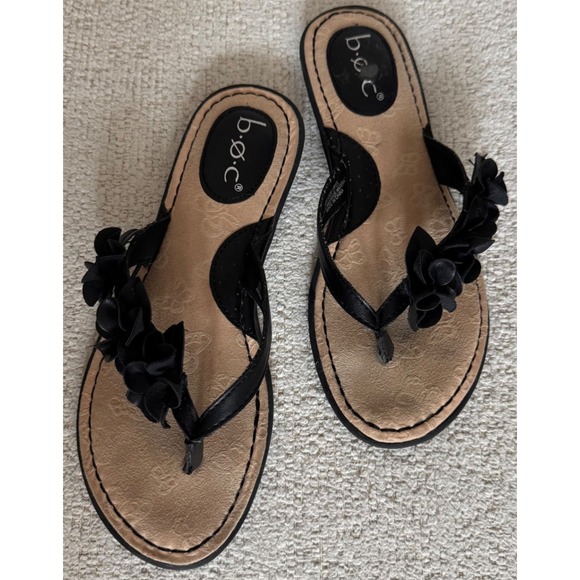 B.O.C. Sandals Women Size 7 M Black‎ Leather Floral Detail Cushion Slip On - Picture 2 of 8